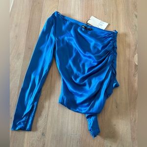 NWT Zara body top with closure clips in size small one shoulder